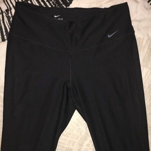 NWOT Nike Dri Fit Black Ankle Length Leggings